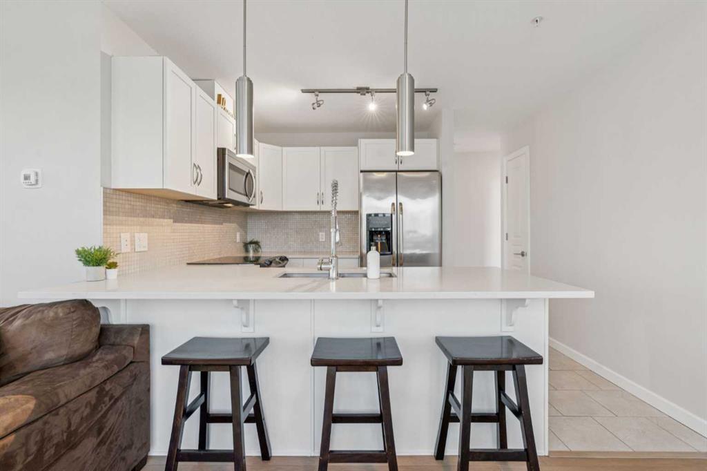 Picture for 407, 1320 1 Street SE