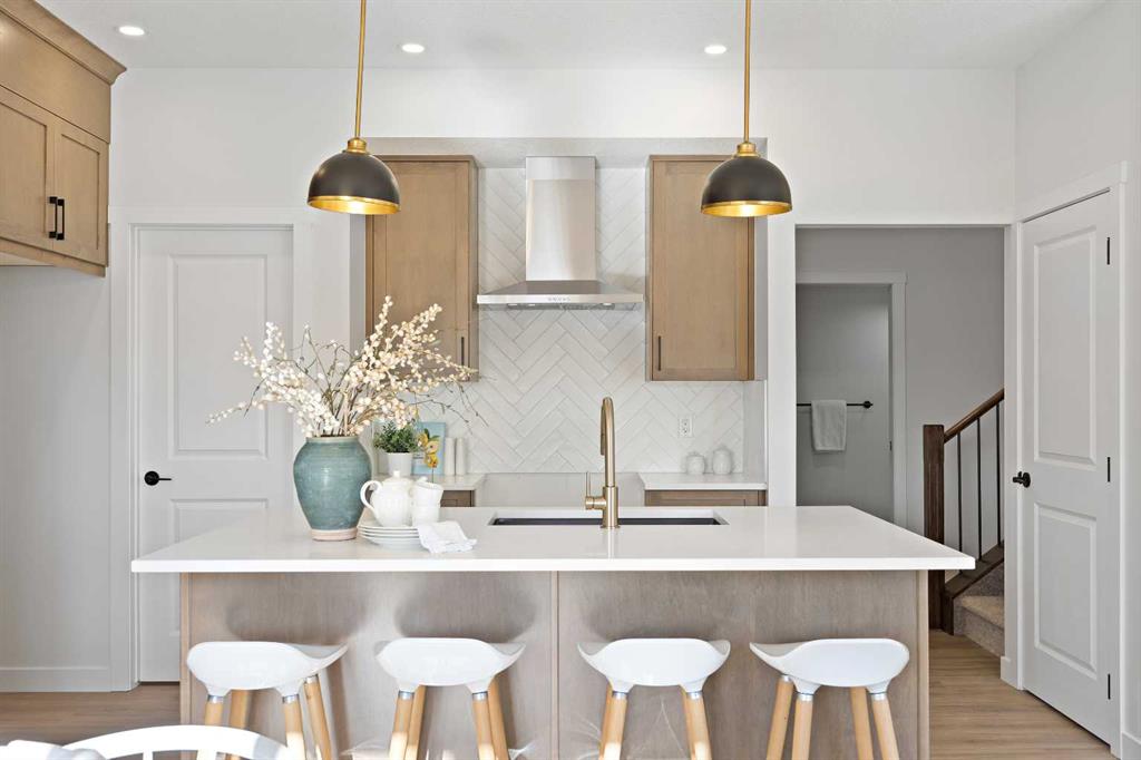 Picture for 1398 Bayview Crescent SW