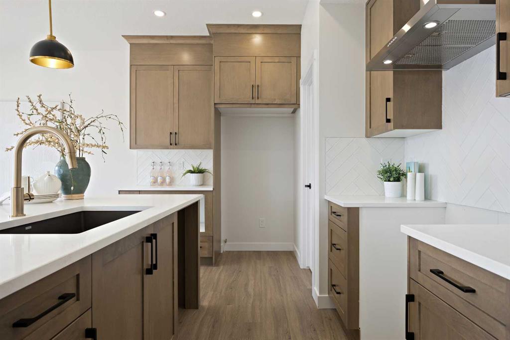 Picture for 1398 Bayview Crescent SW