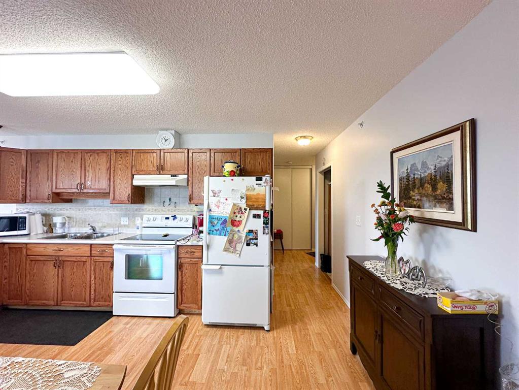 Picture for 410, 4514 54 Avenue 