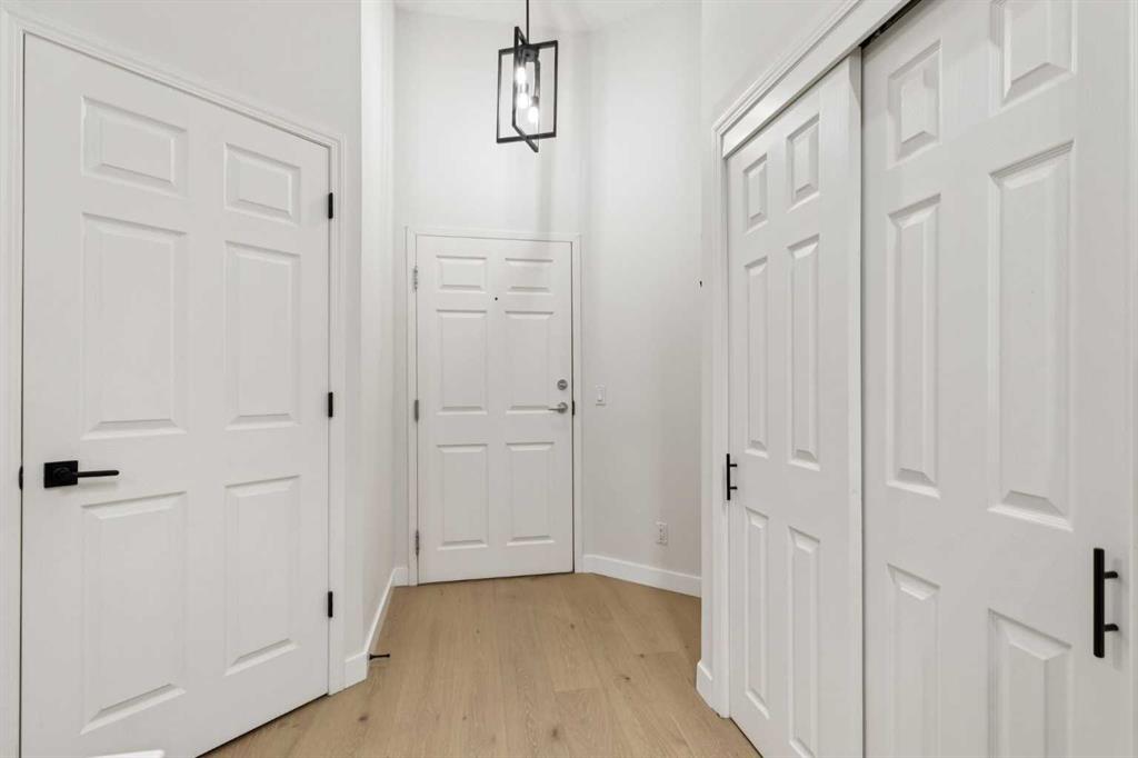 Picture for 207, 881 15 Avenue SW