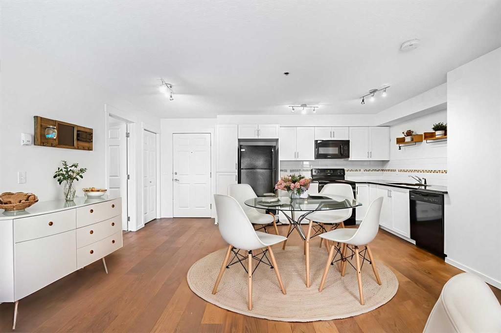 Picture for 1211, 279 Copperpond Common SE