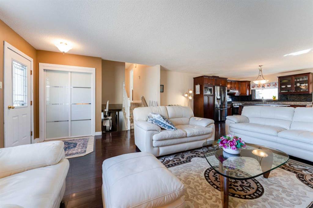 Picture for 126 Ojibwa Place W