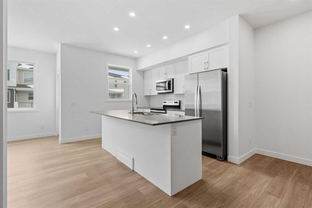 Picture for 303, 65 Belvedere Point SE