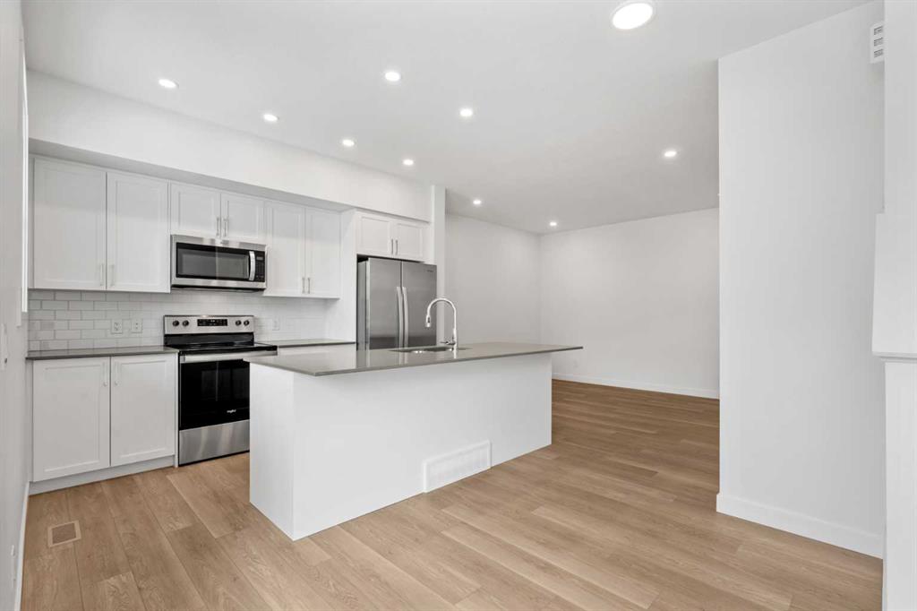 Picture for 303, 65 Belvedere Point SE