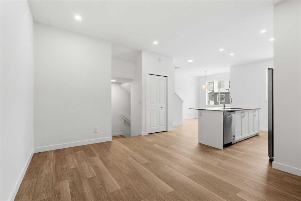 Picture for 303, 65 Belvedere Point SE