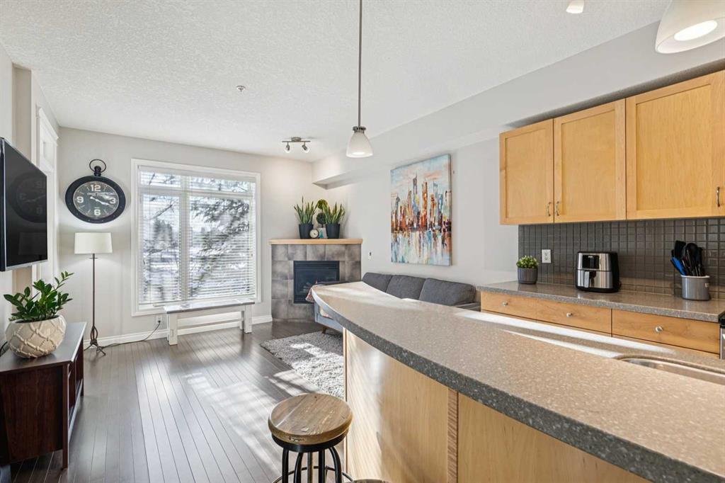 Picture for 214, 2 Hemlock Crescent SW