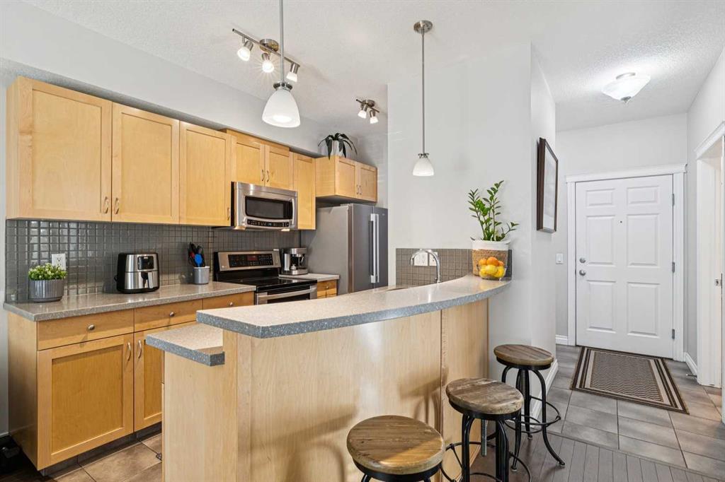 Picture for 214, 2 Hemlock Crescent SW