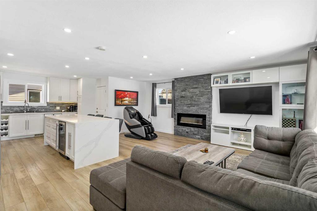 Picture for 119 Silvercreek Close NW