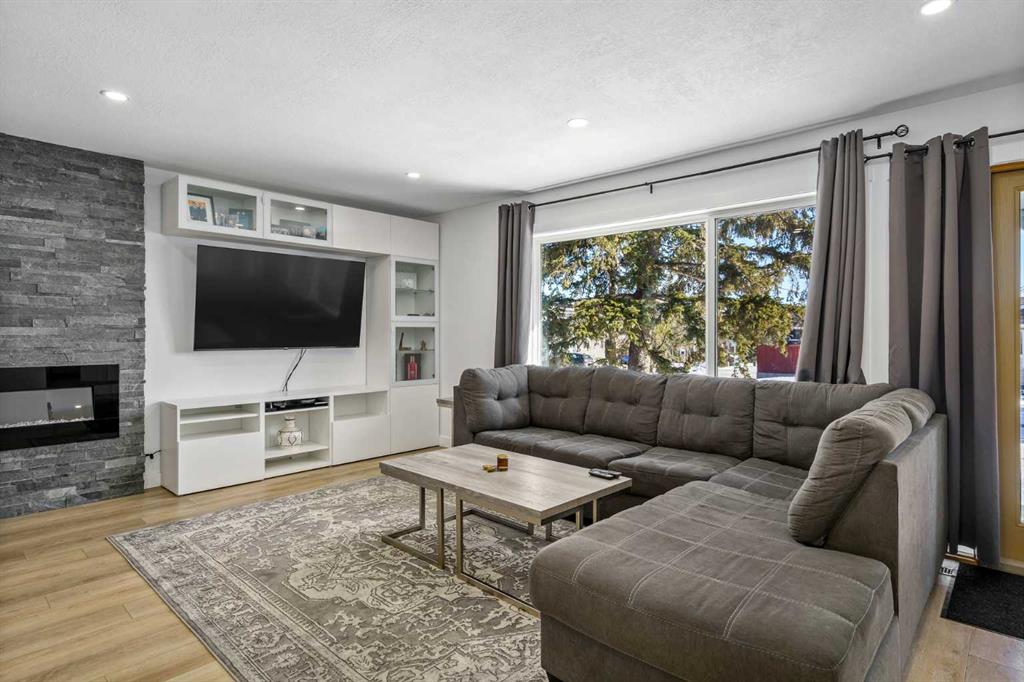 Picture for 119 Silvercreek Close NW