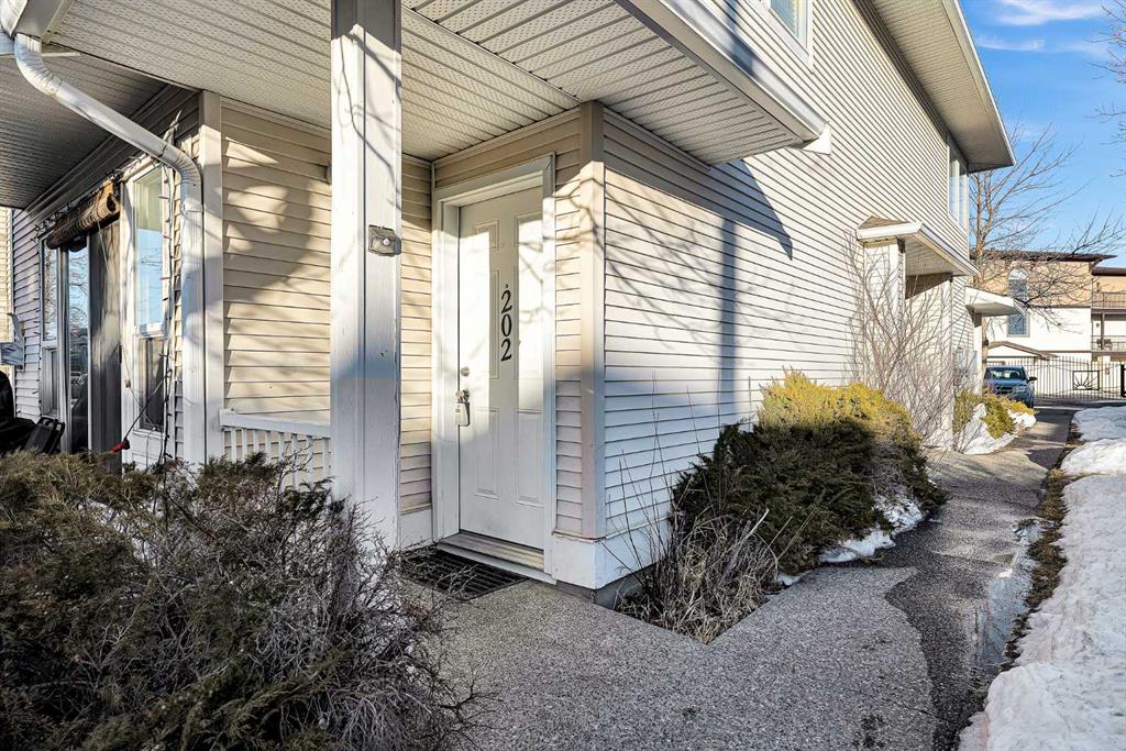 Picture for 202, 612 19 Street SE