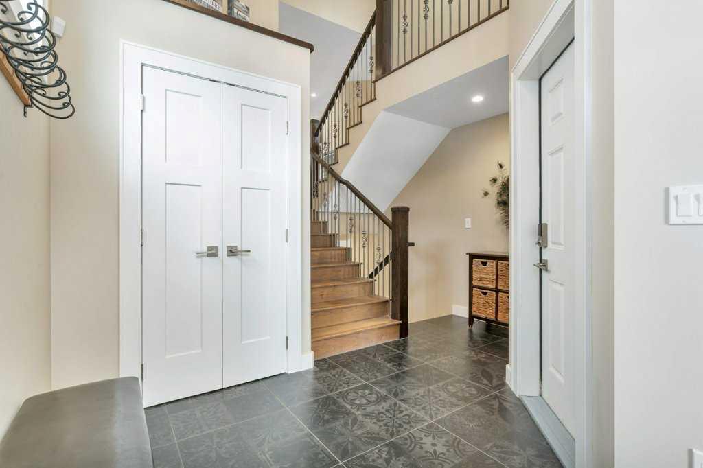 Picture for 5825 Maple Crescent 