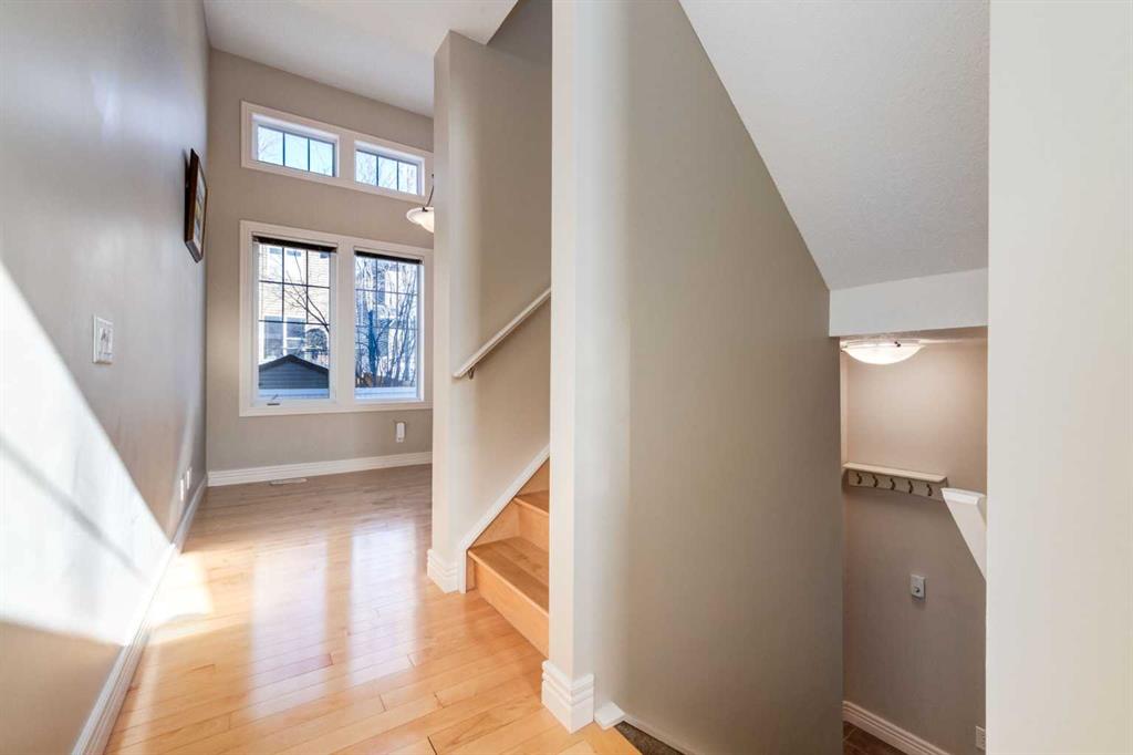 Picture for 37 Royal Oak Plaza NW