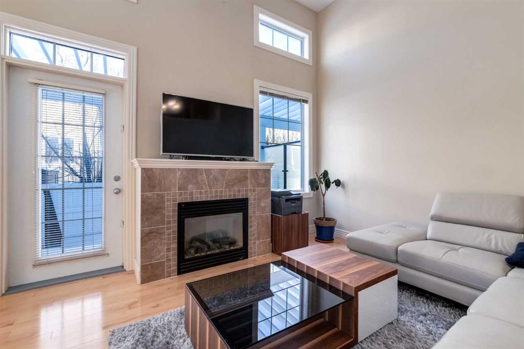 Picture for 37 Royal Oak Plaza NW