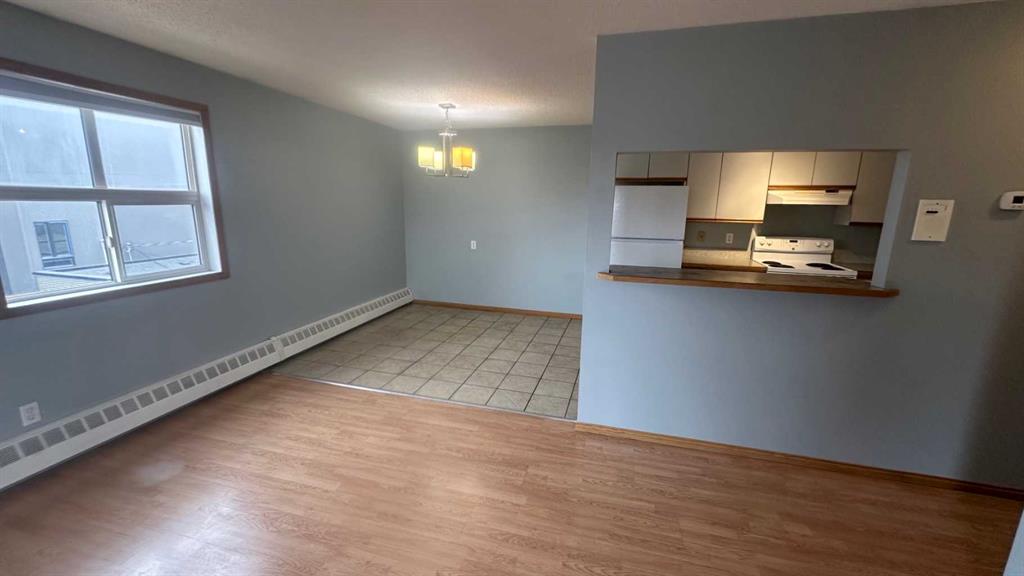 Picture for 8, 6203 Bowness Road NW