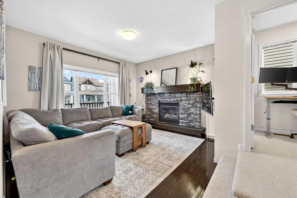 Picture for 47 Copperpond Heights SE