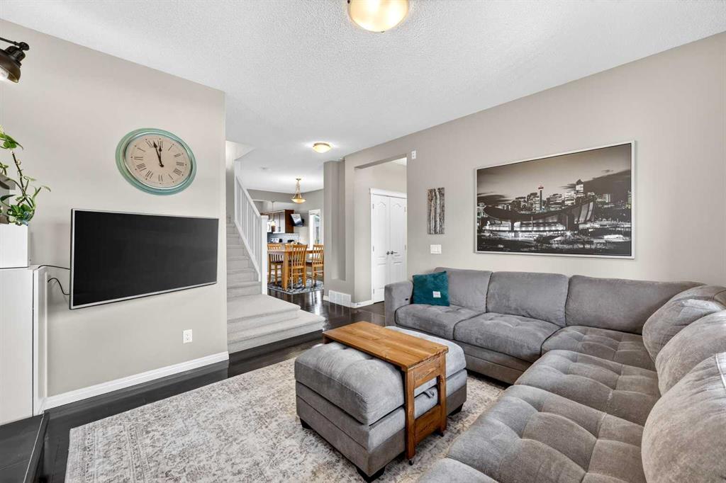 Picture for 47 Copperpond Heights SE