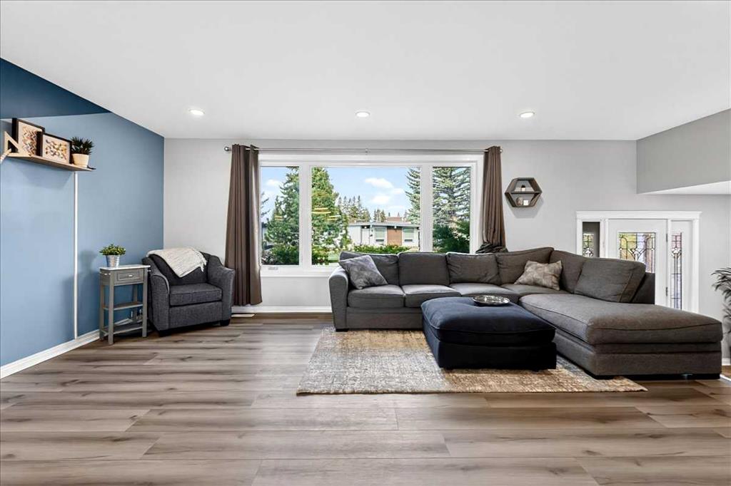 Picture for 611 Lake Linnet Crescent SE