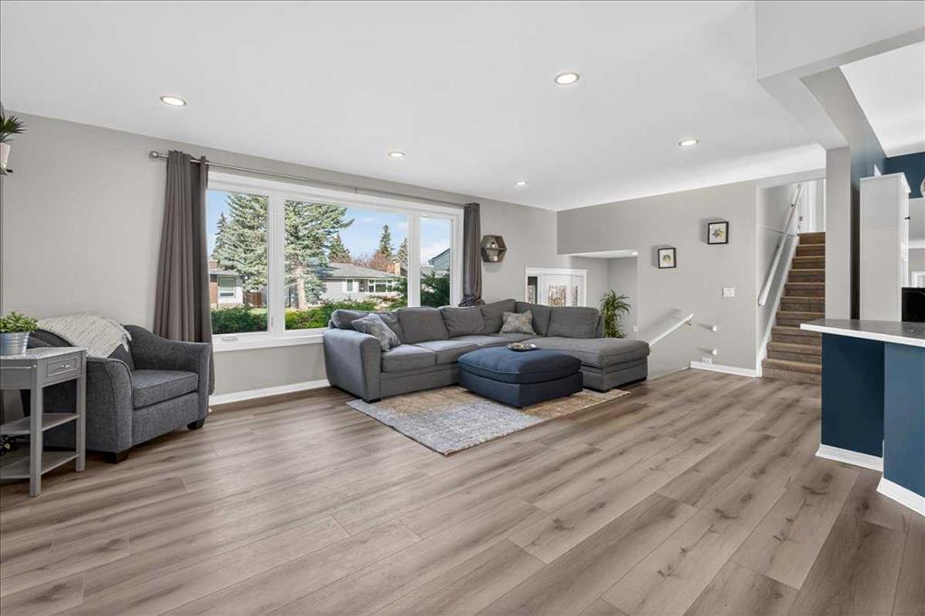 Picture for 611 Lake Linnet Crescent SE