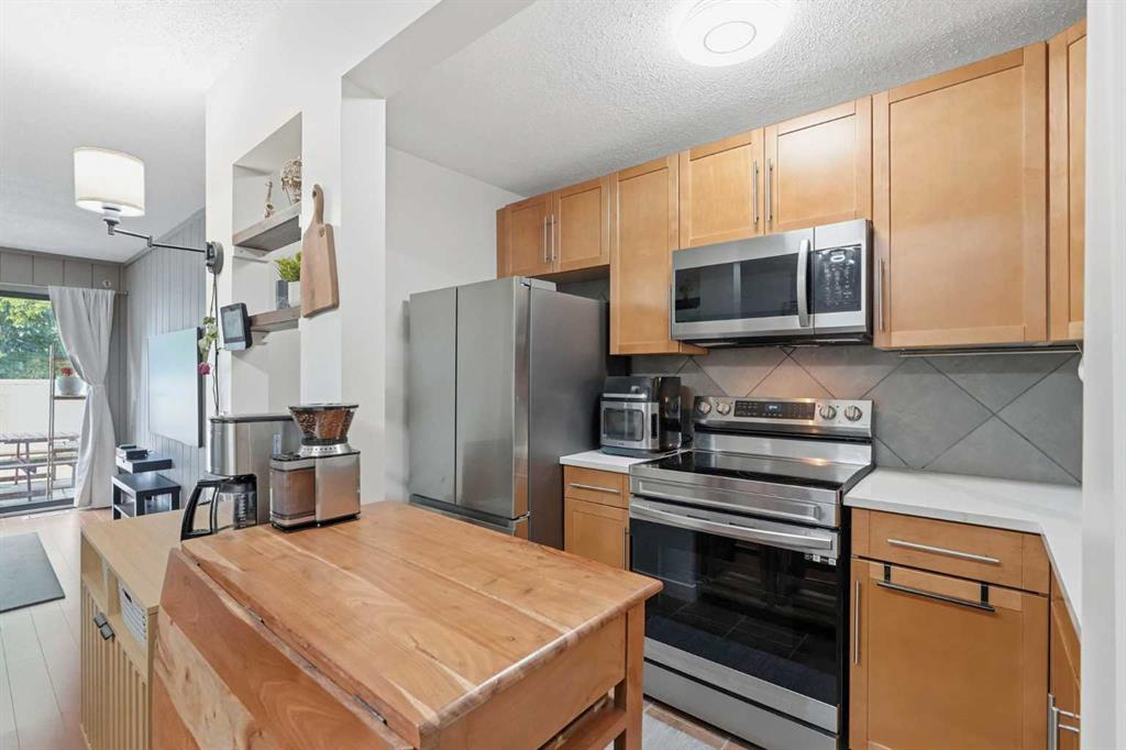 Picture for 411, 3500 Varsity Drive NW