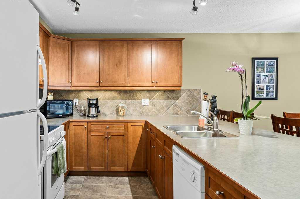 Picture for 215, 150 crossbow Place 
