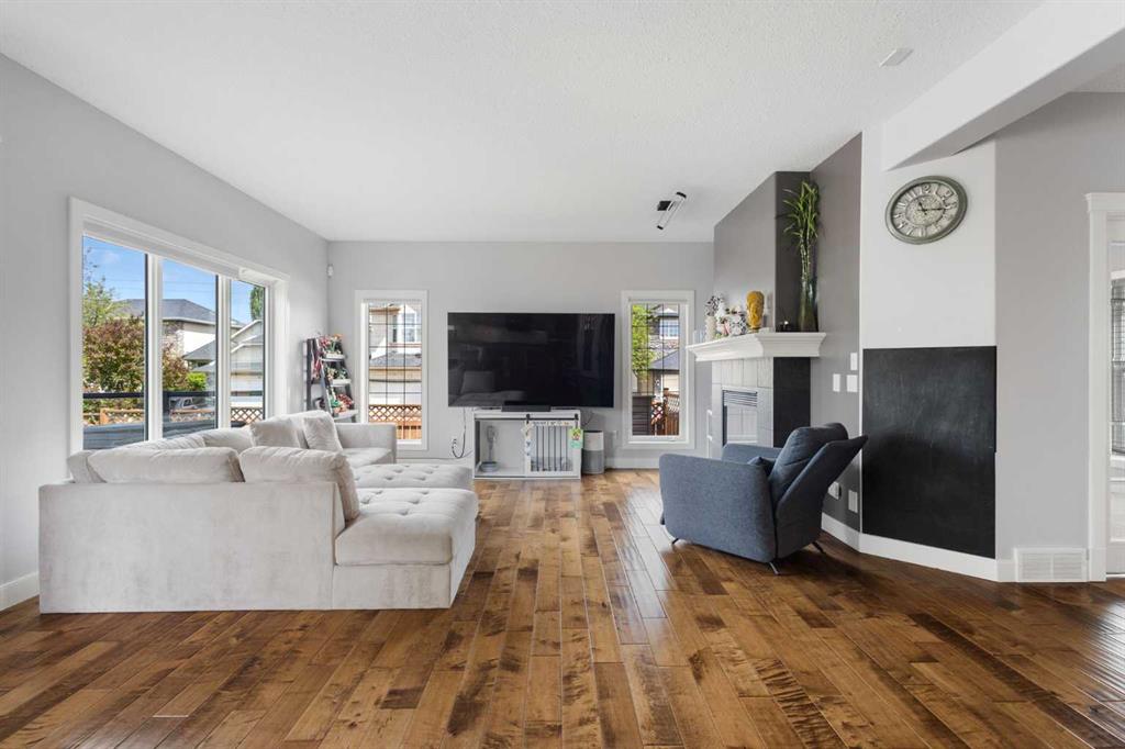 Picture for 23 Strathlea Crescent SW