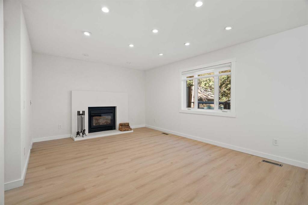 Picture for 327 Canyon Close  https://www.cirrealty.ca/reb/creb/03/A2264303_11.jpg