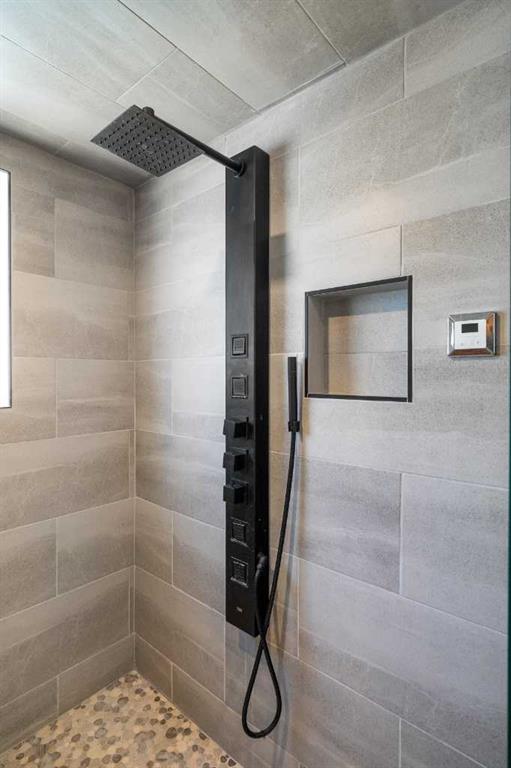 Picture for 327 Canyon Close  https://www.cirrealty.ca/reb/creb/03/A2264303_37.jpg