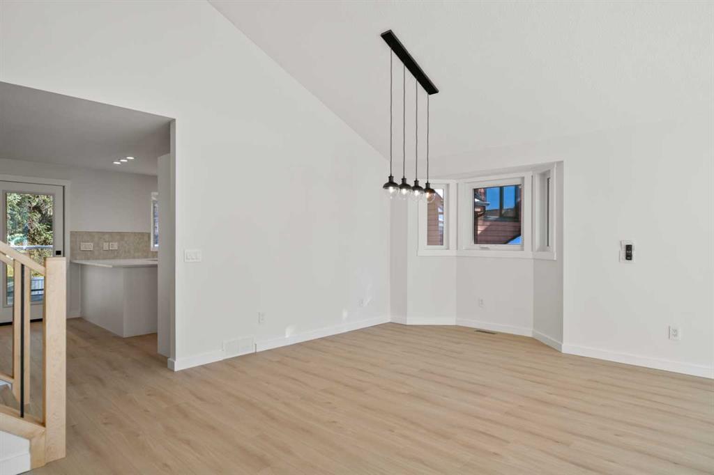 Picture for 327 Canyon Close  https://www.cirrealty.ca/reb/creb/03/A2264303_9.jpg