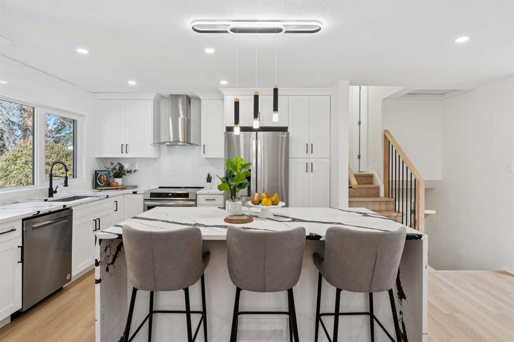 Picture for 9607 Oakhill Drive SW https://www.cirrealty.ca/reb/creb/03/A2266403_11.jpg