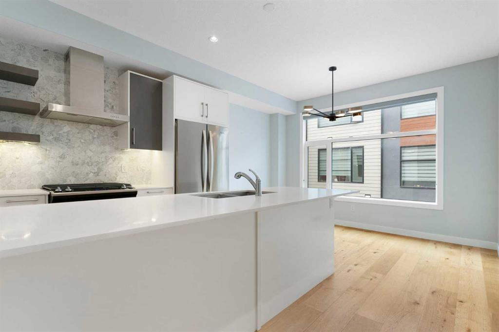 Picture for 113, 408 27 Avenue NE