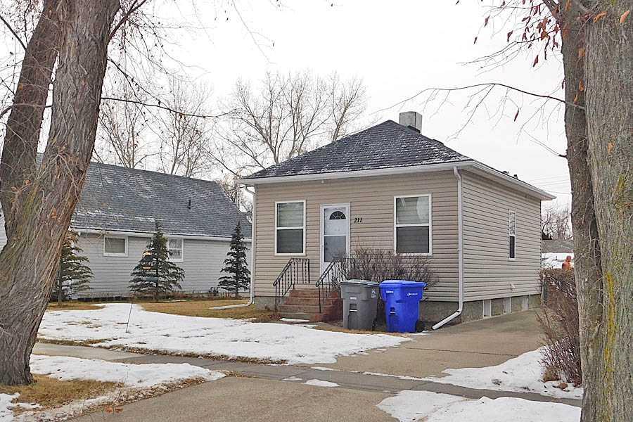 Picture for 211 52 Avenue E