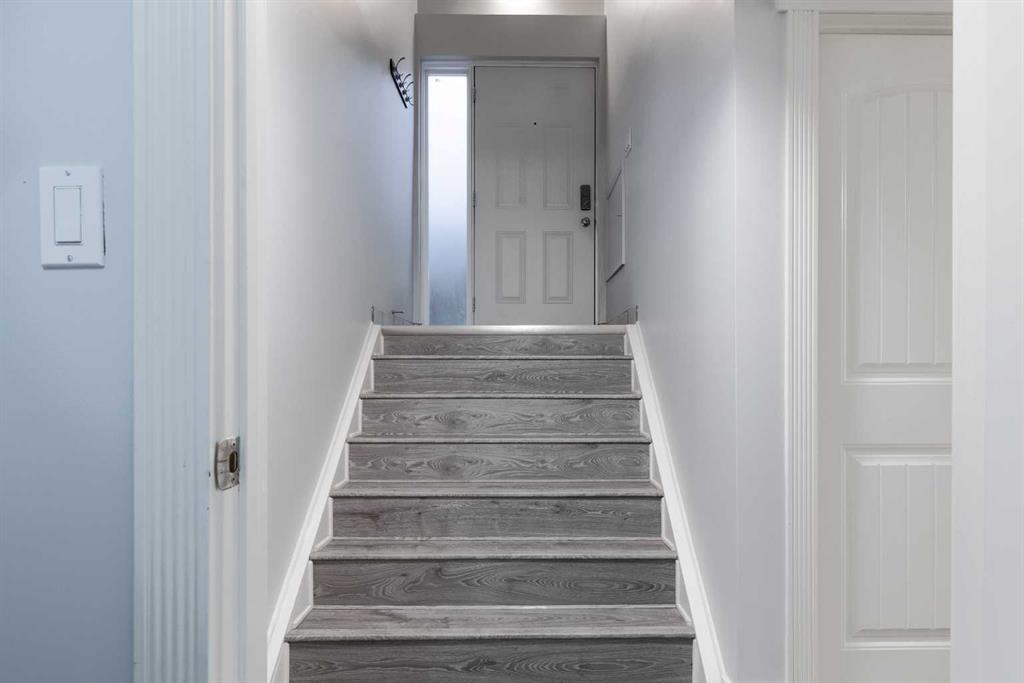 Picture for 4, 2036 27 Avenue SW