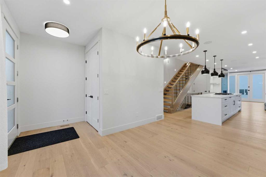 Picture for 631 55 Avenue SW