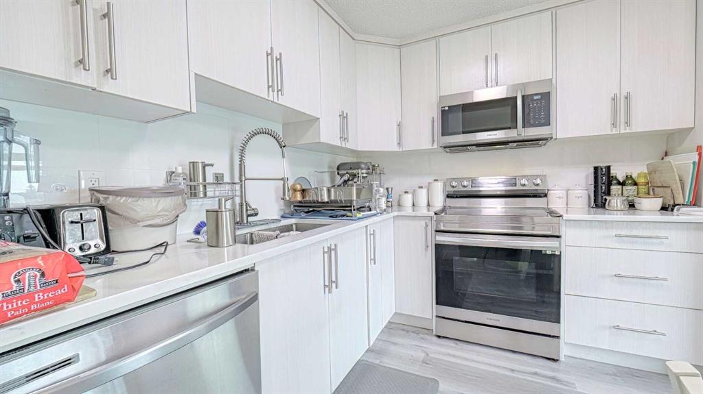 Picture for 559 Abinger Road NE