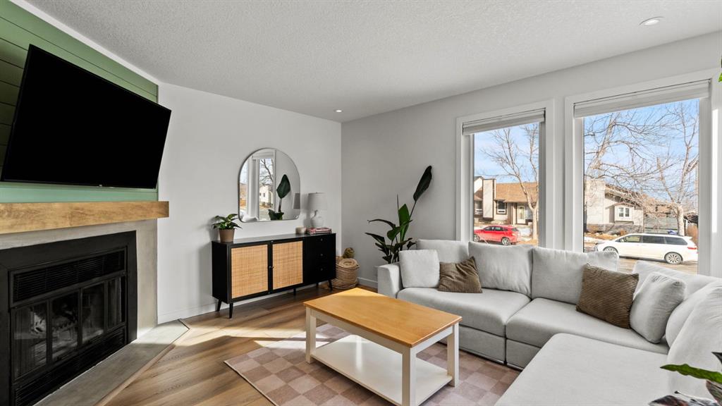 Picture for 161 Macewan Glen Drive NW