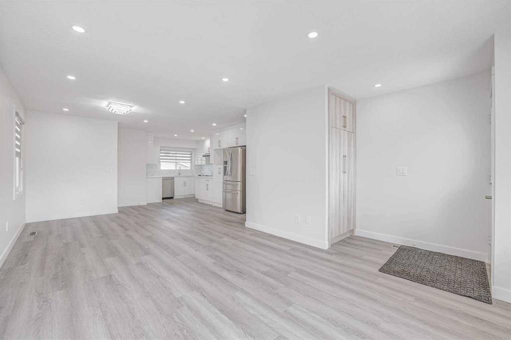 Picture for 152 Falconridge Crescent NE