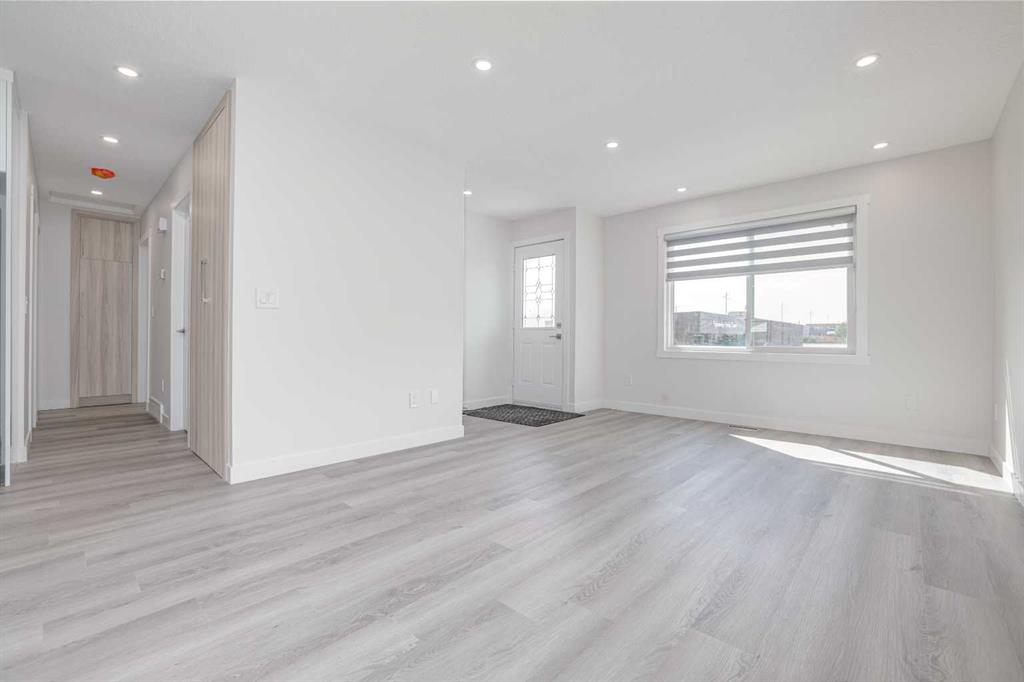 Picture for 152 Falconridge Crescent NE