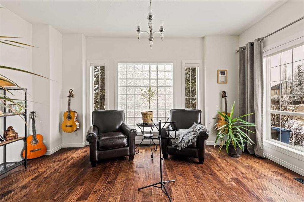 Picture for 1560 Strathcona Drive SW