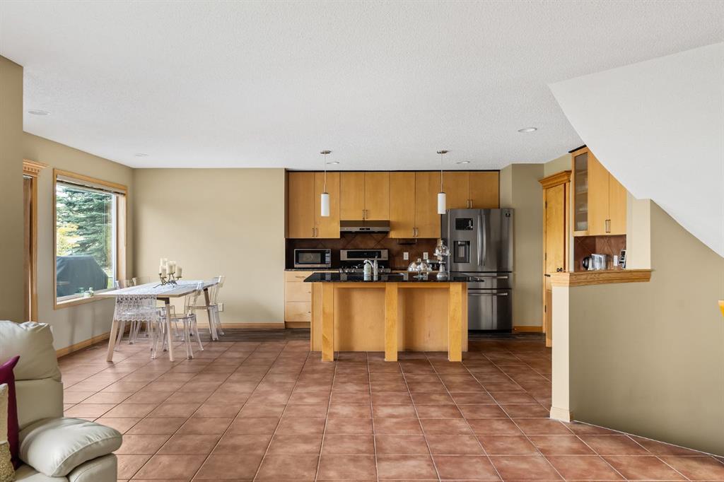 Picture for 120 Simcoe Close SW