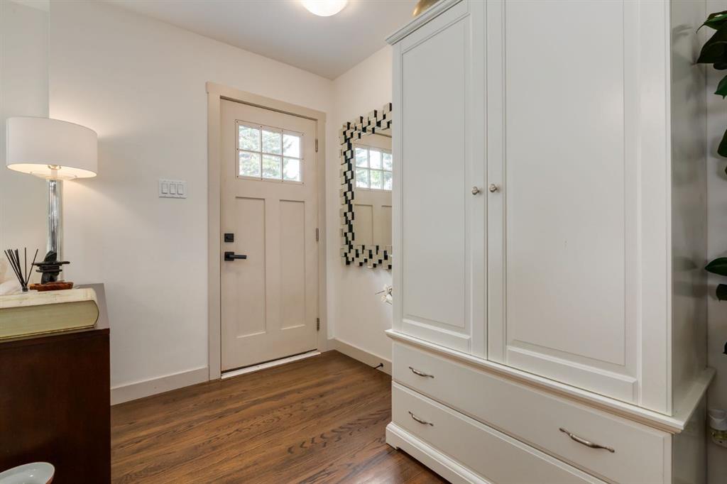 Picture for 5004 43 Street SW