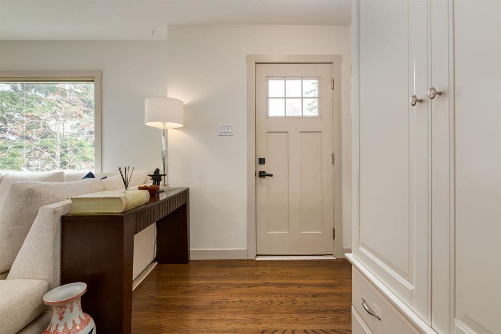 Picture for 5004 43 Street SW