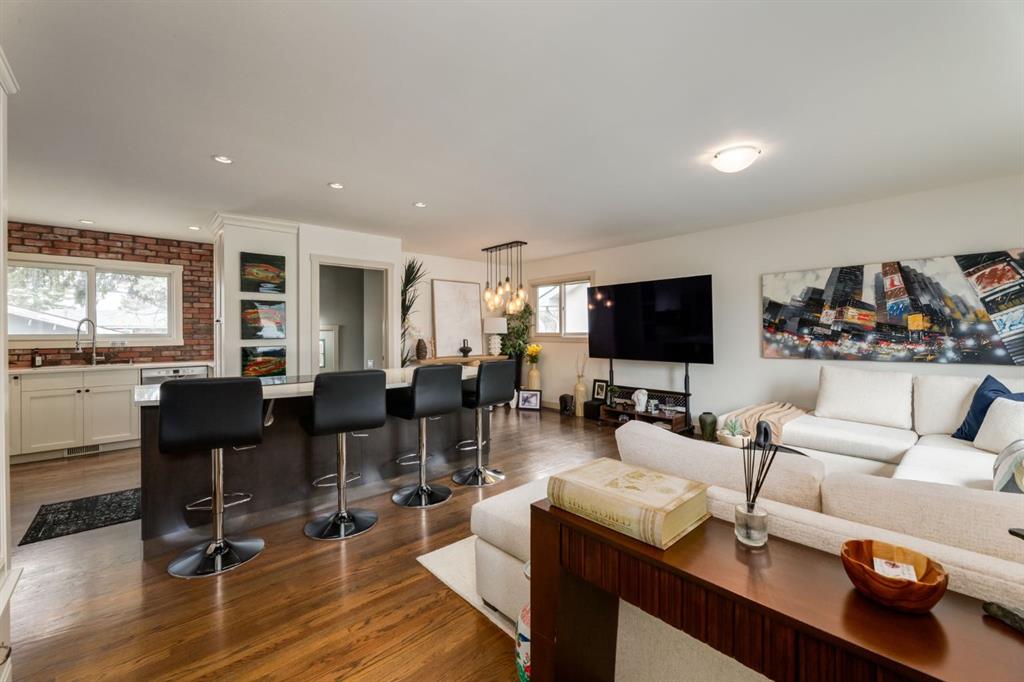 Picture for 5004 43 Street SW