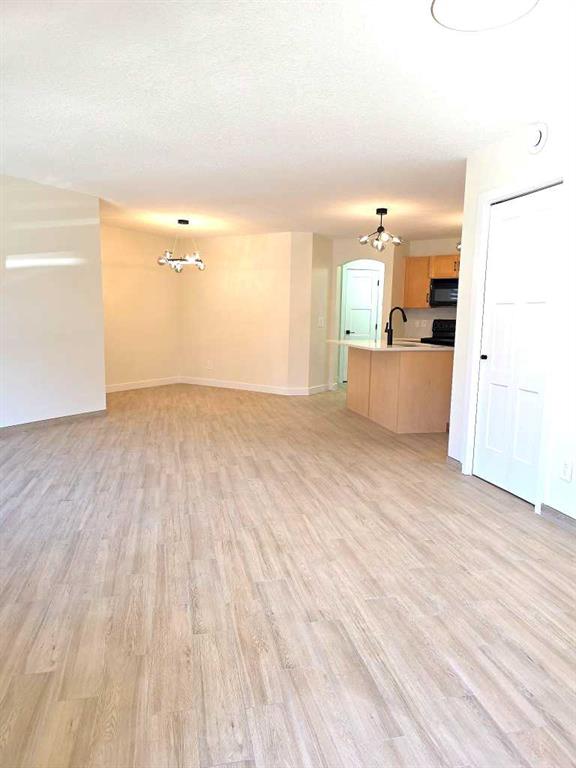 Picture for 104, 4 Everridge Square SW