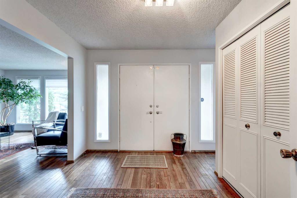 Picture for 304 Lake Mead Crescent SE
