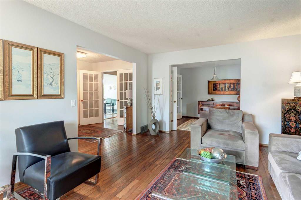 Picture for 304 Lake Mead Crescent SE