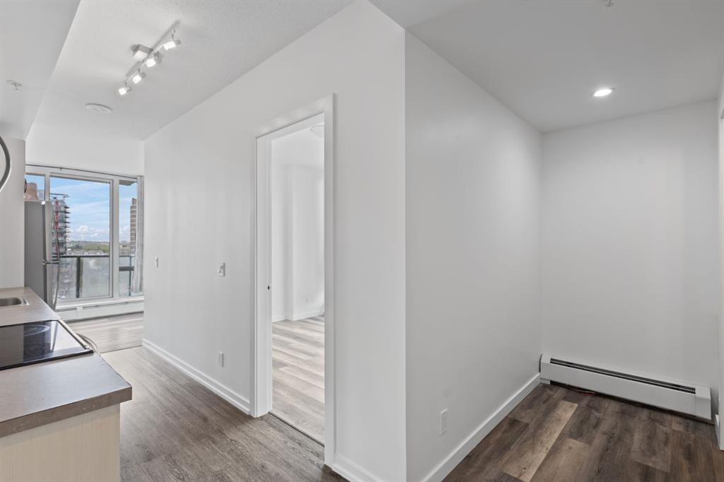 Picture for 712, 450 8 Avenue SE