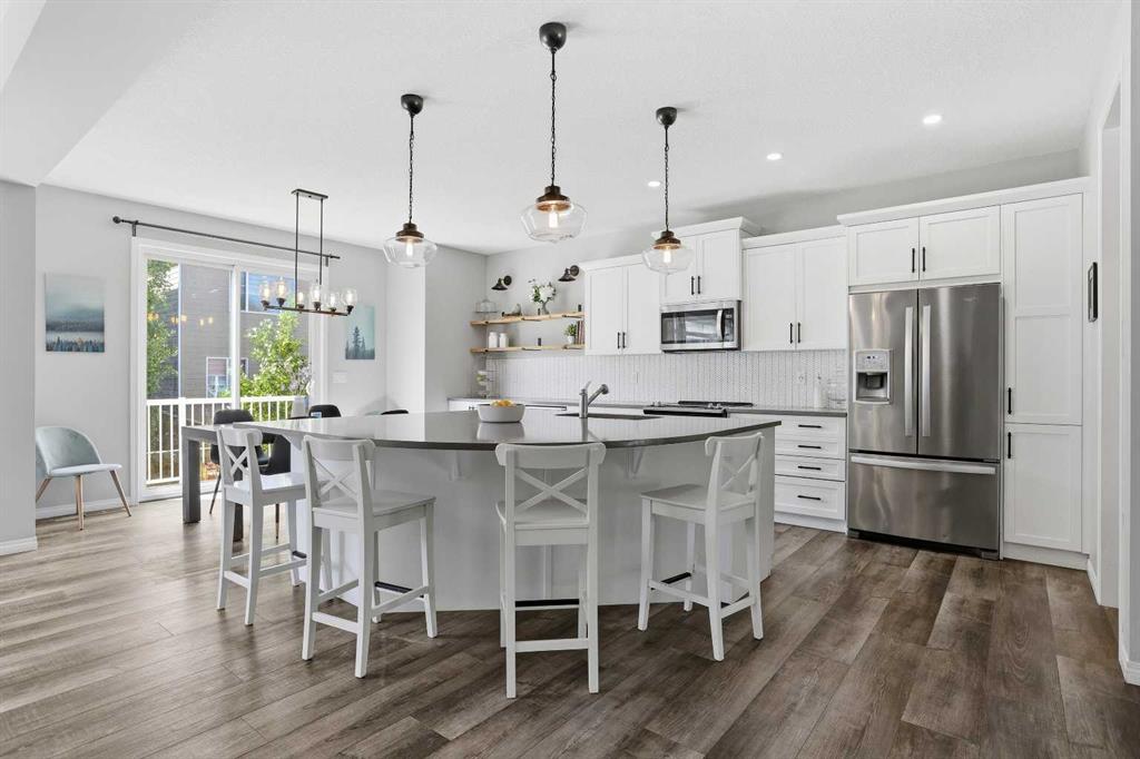 Picture for 25 Yorkville Green SW