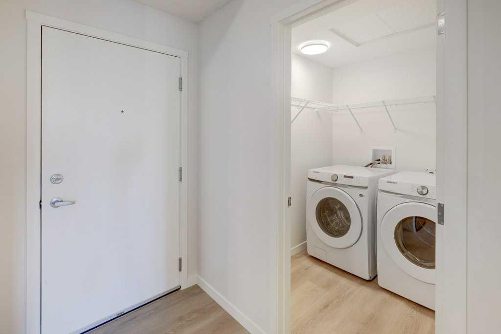 Picture for 211, 245 Edith Place NW