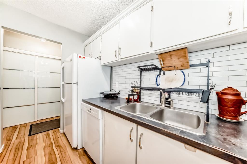 Picture for 306, 1712 38 Street SE